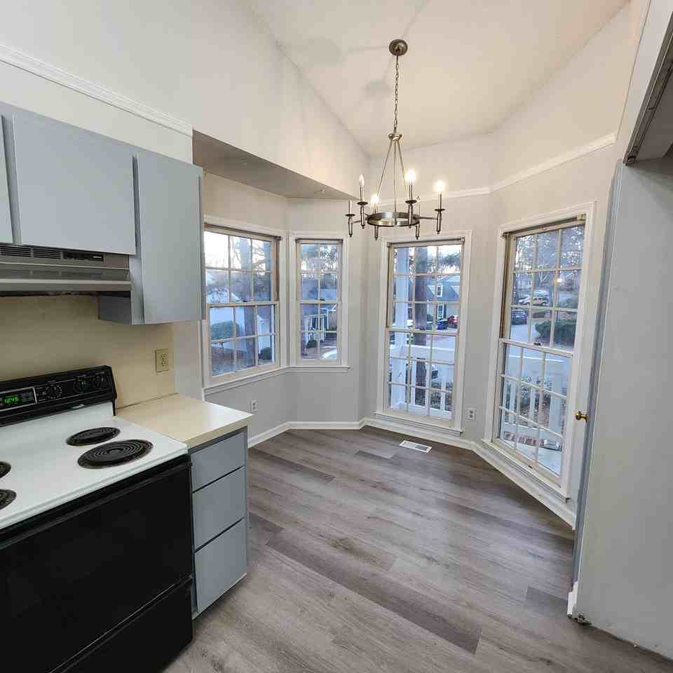 5712 Finsbury Ct - Photo 6 of 11