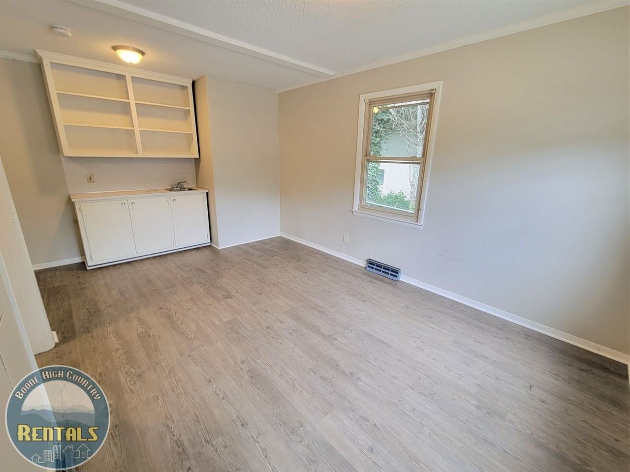 244 Faculty St - Photo 3 of 18