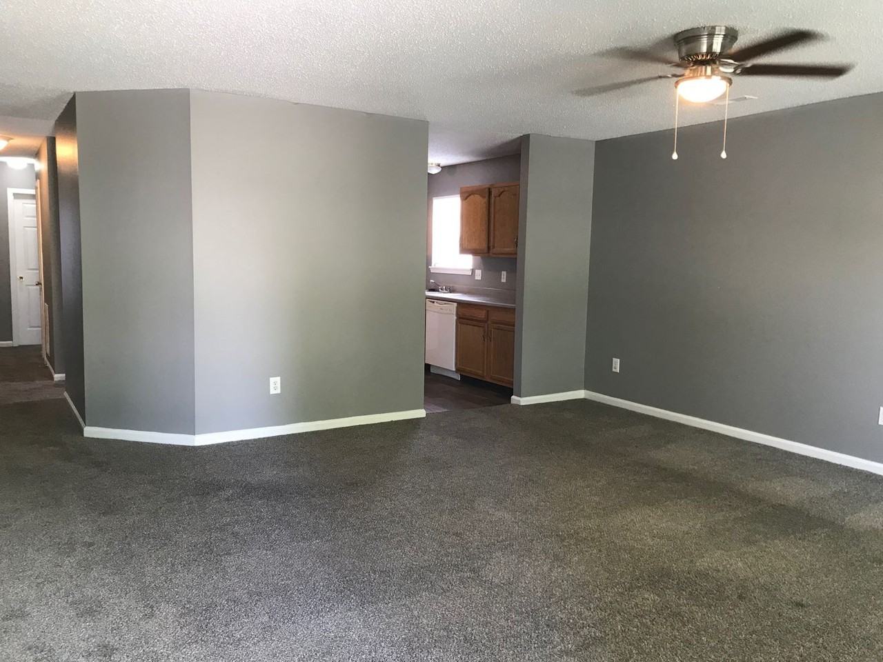 3929 Roundwood Dr - Photo 3 of 10