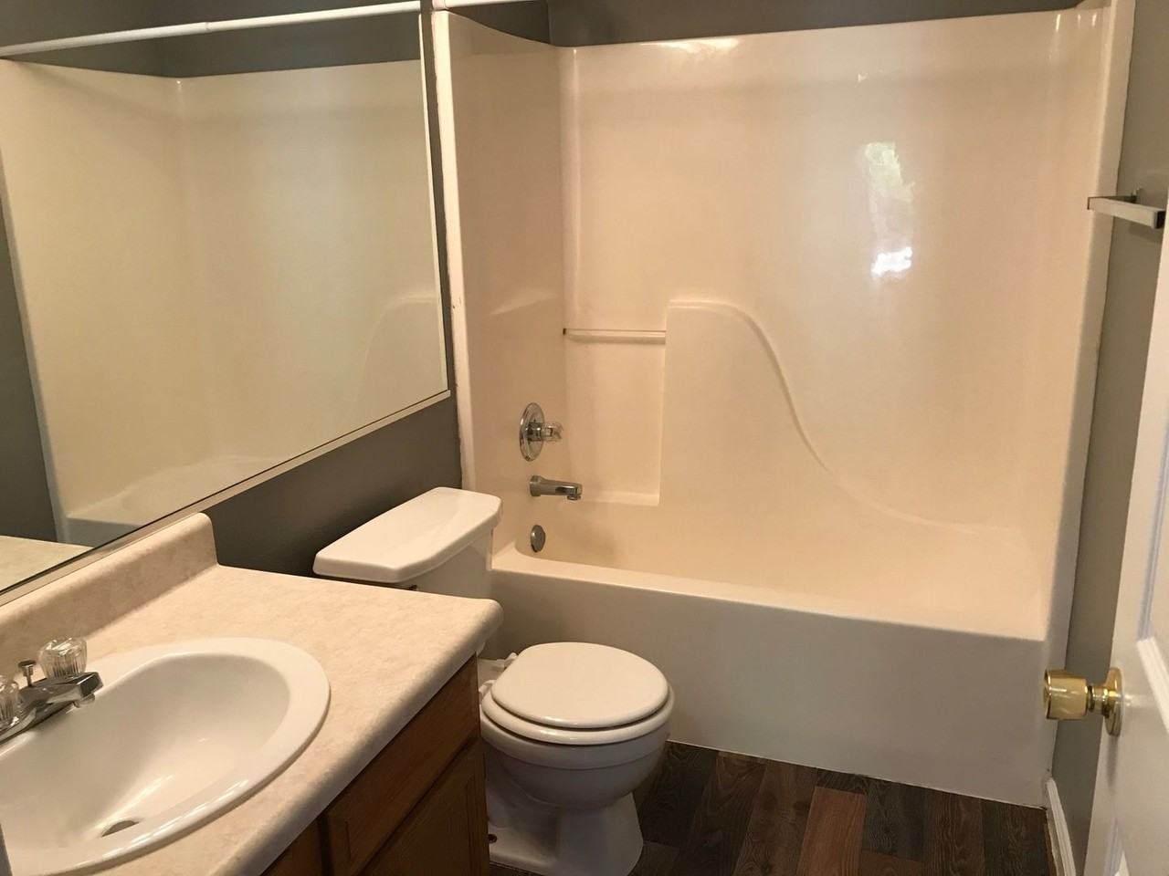 3929 Roundwood Dr - Photo 4 of 10