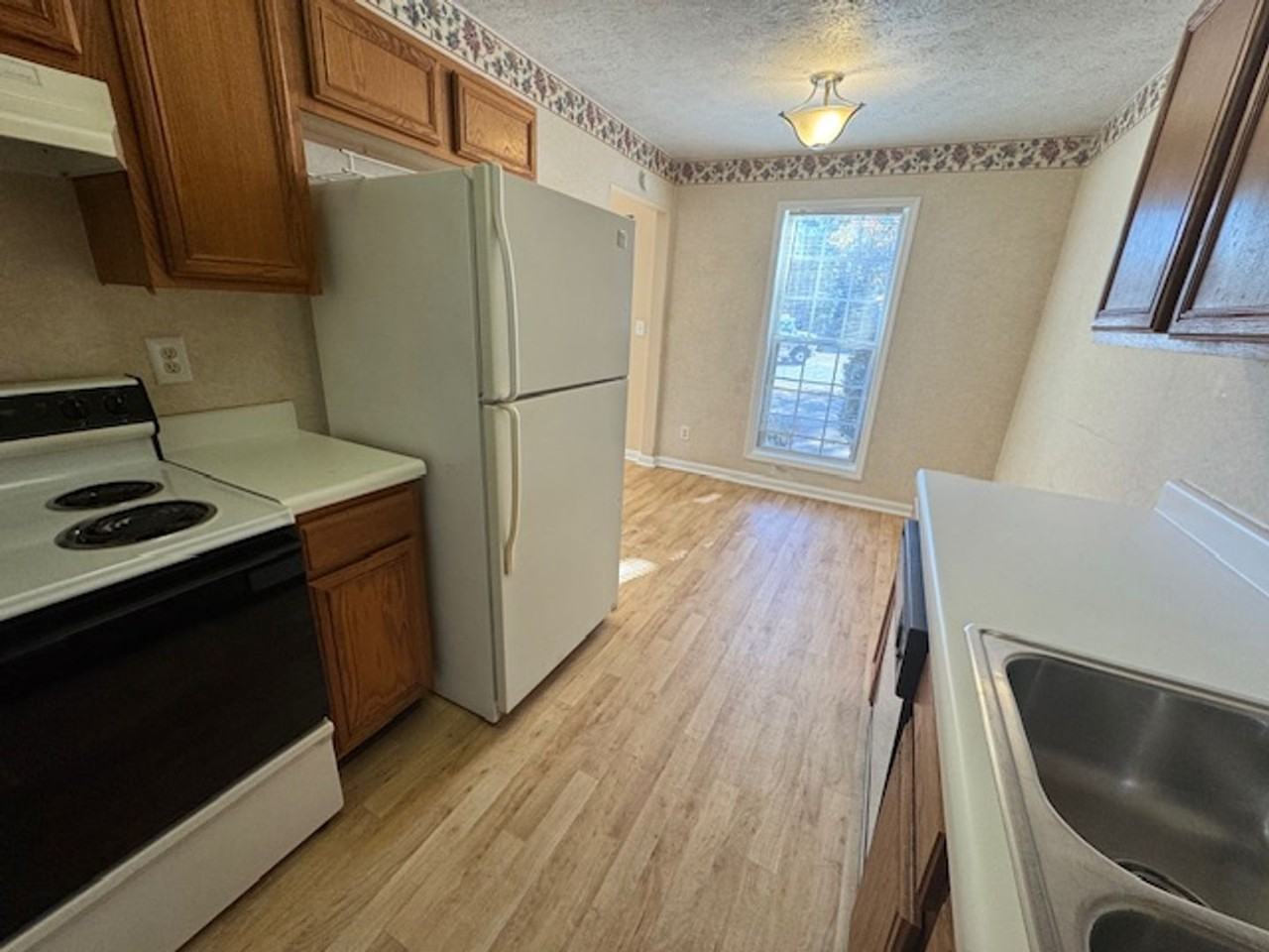 135 Ridgefield Dr - Photo 3 of 7