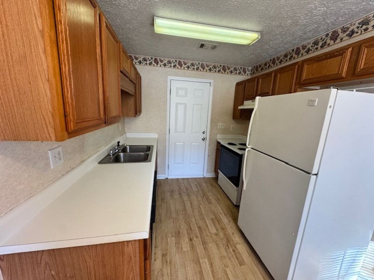 135 Ridgefield Dr - Photo 4 of 7