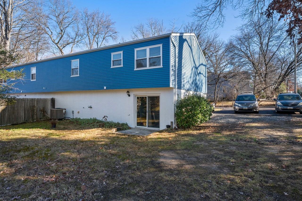 330 Benfield Rd - Photo 4 of 26