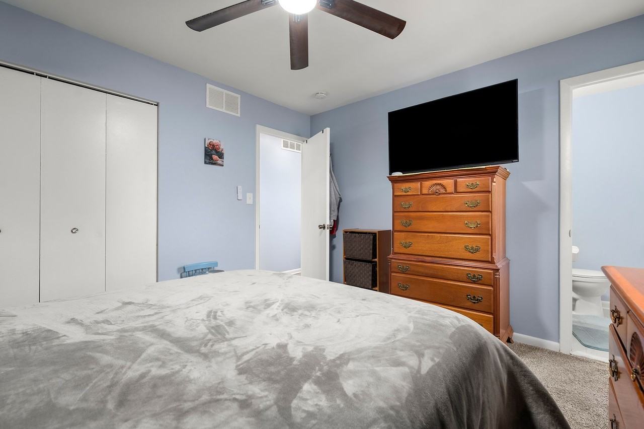 330 Benfield Rd - Photo 5 of 26