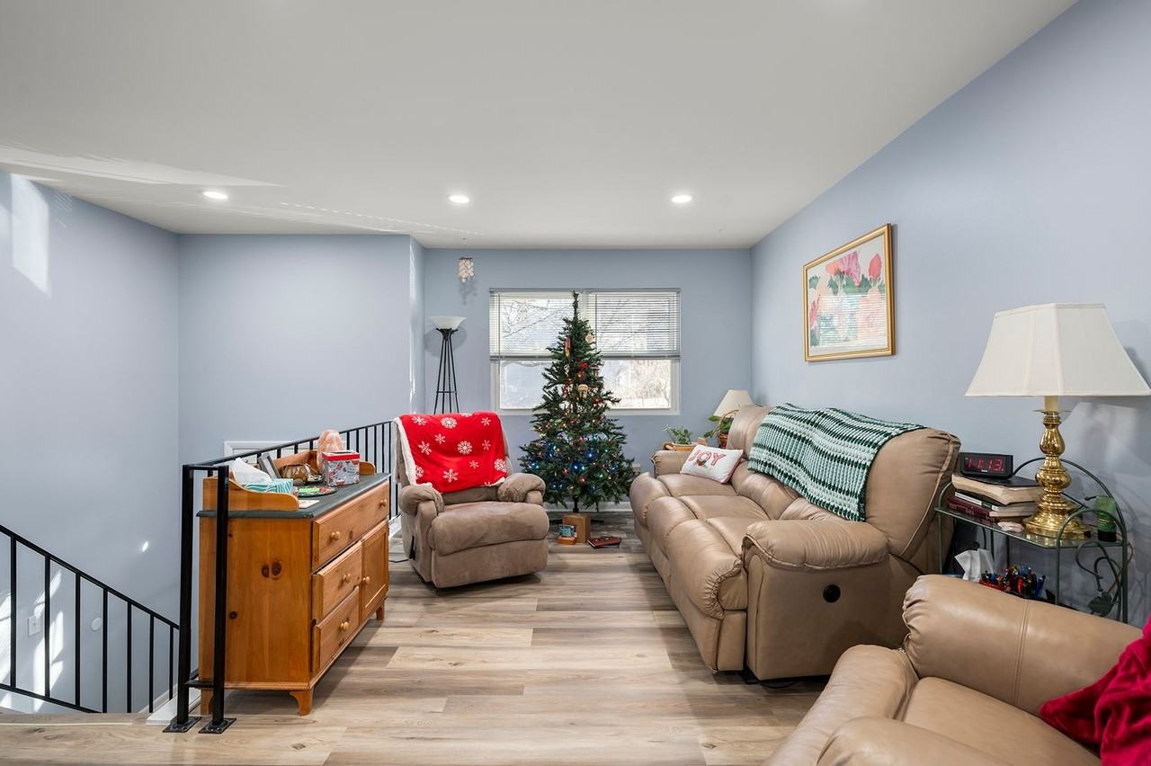 330 Benfield Rd - Photo 7 of 26