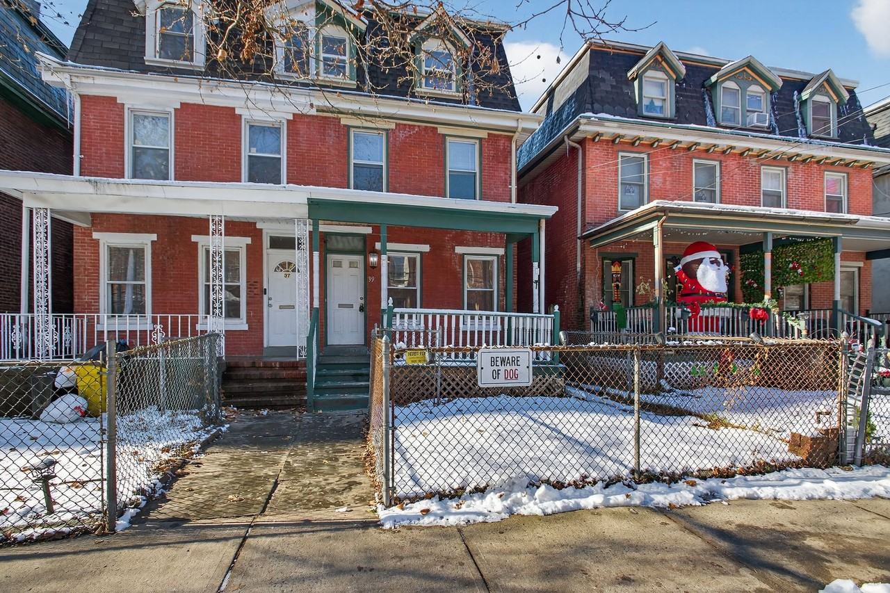 39 Carroll St - Photo 2 of 26