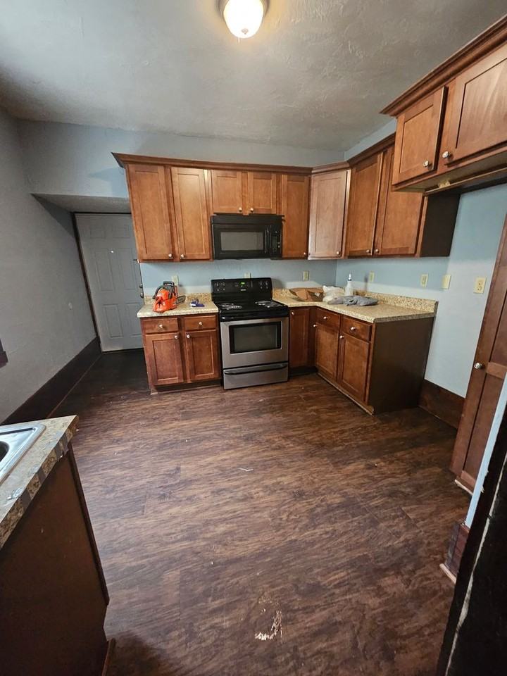 731 E 8th St - Photo 5 of 9