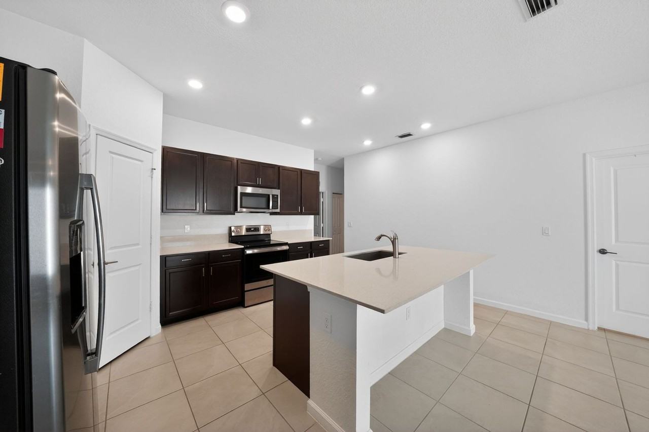 752 Worlington Ln - Photo 4 of 35