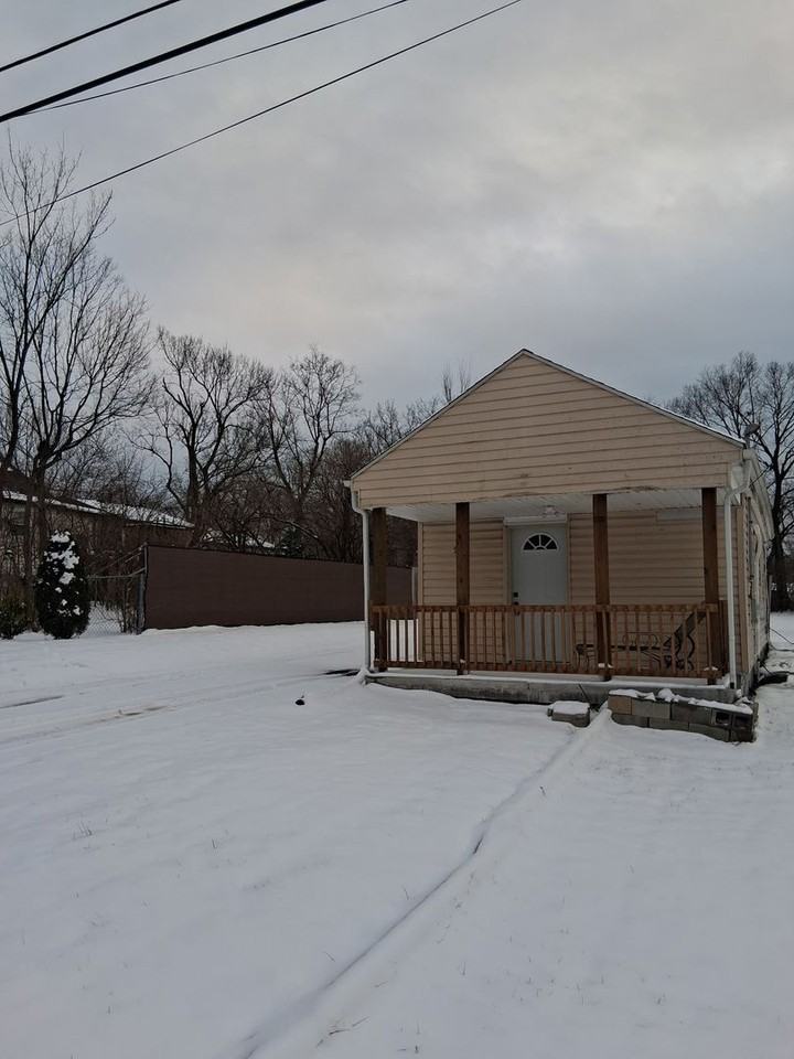 920 Louis St - Photo 2 of 22