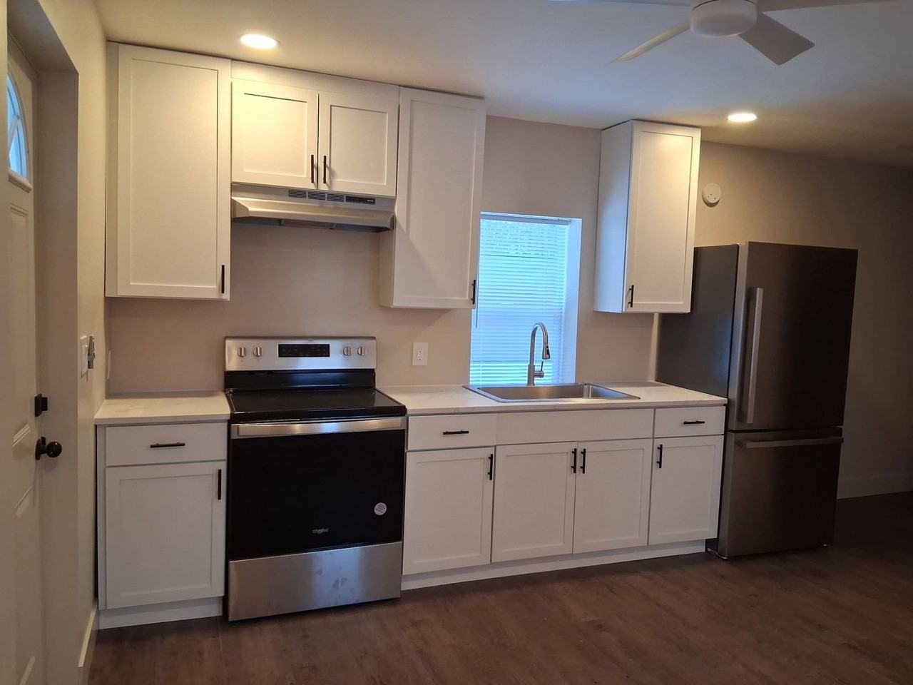 920 Louis St - Photo 5 of 22