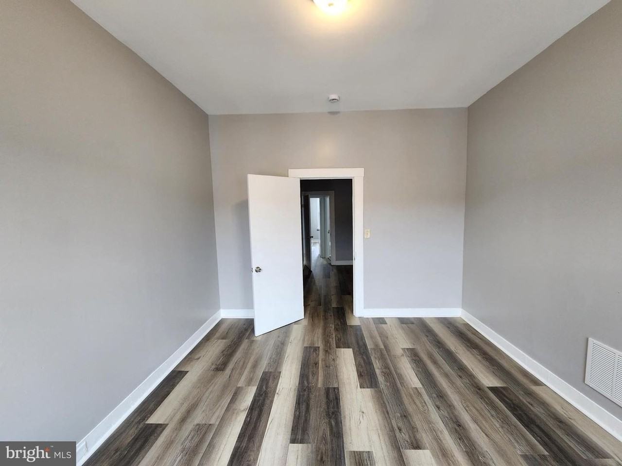 809 N Curley St - Photo 6 of 13