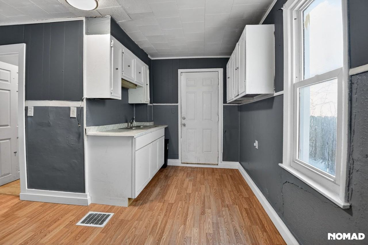 920 S Matthew St - Photo 4 of 28