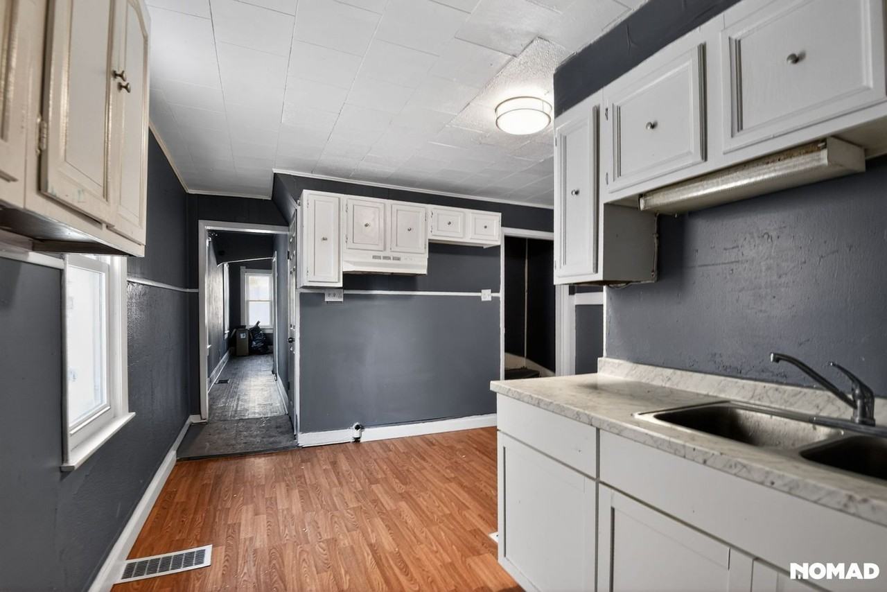 920 S Matthew St - Photo 3 of 28