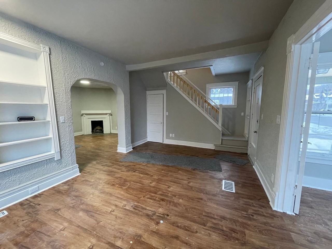 512 Douglas Ave - Photo 2 of 22