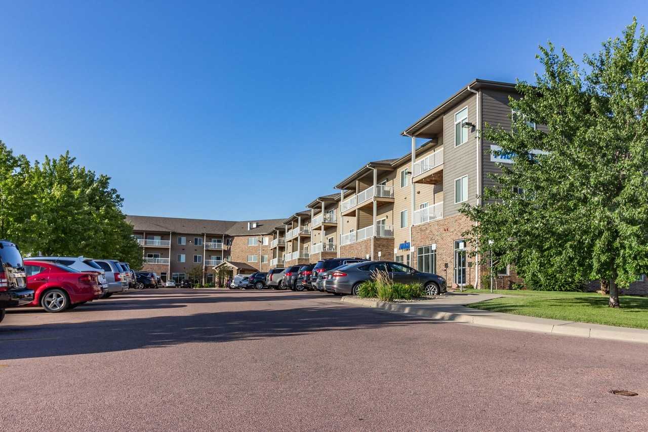 MacArthur Square Apartments - Photo 2 of 5