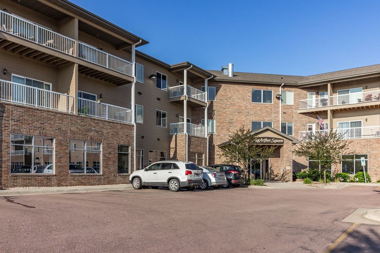 MacArthur Square Apartments - Photo 3 of 5