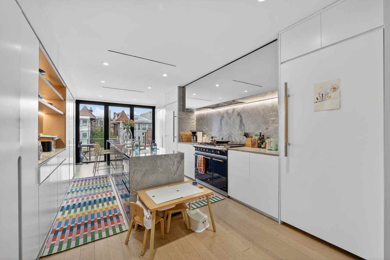 1716 Kenyon St Nw Uppr - Photo 3 of 15