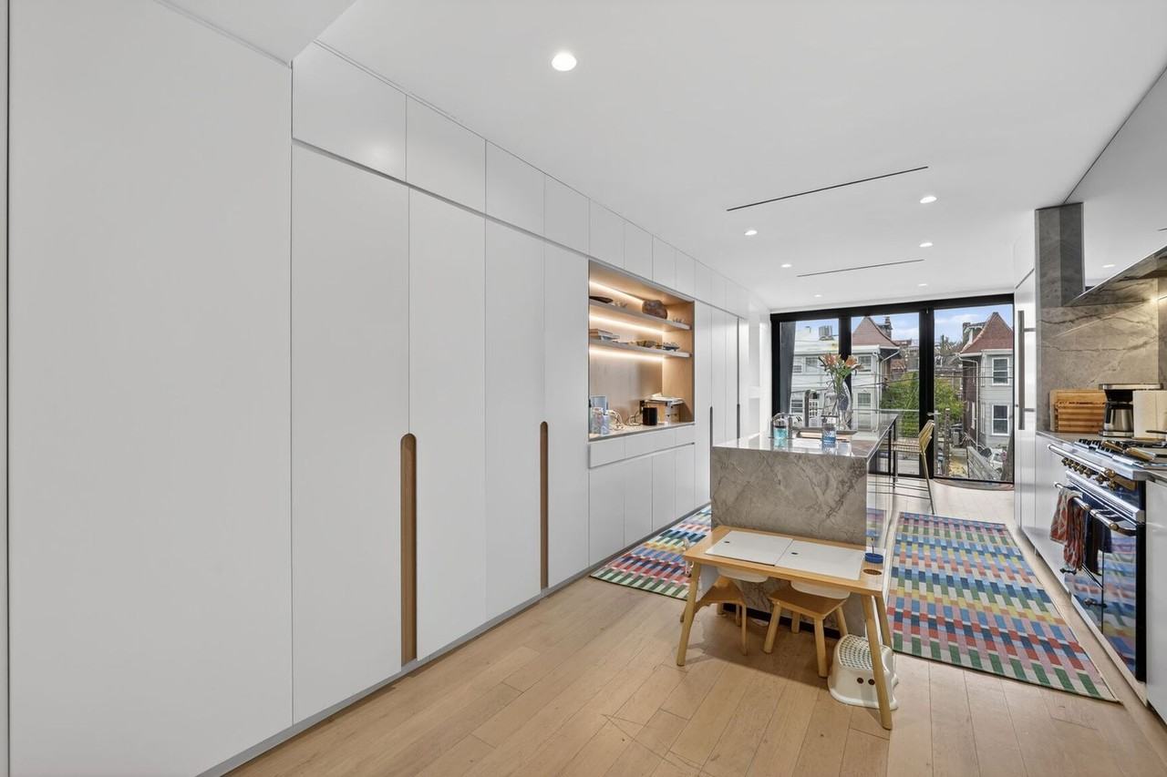 1716 Kenyon St Nw Uppr - Photo 5 of 15