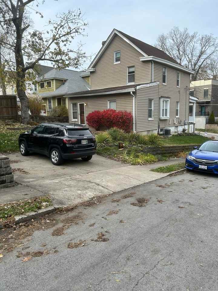 1719 William Howard Taft Rd - Photo 2 of 12