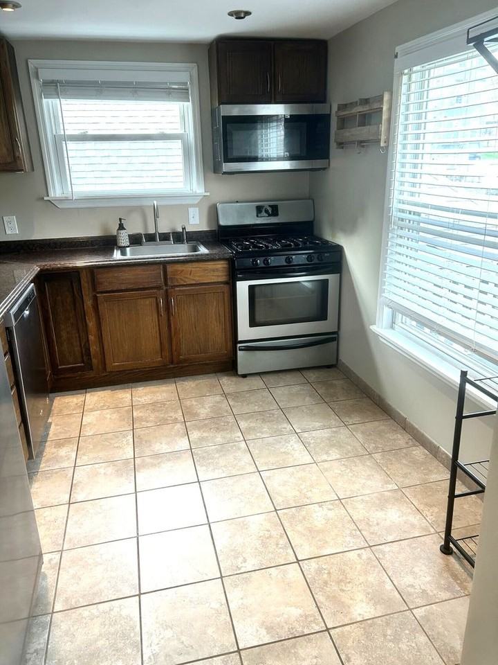 1719 William Howard Taft Rd - Photo 7 of 12