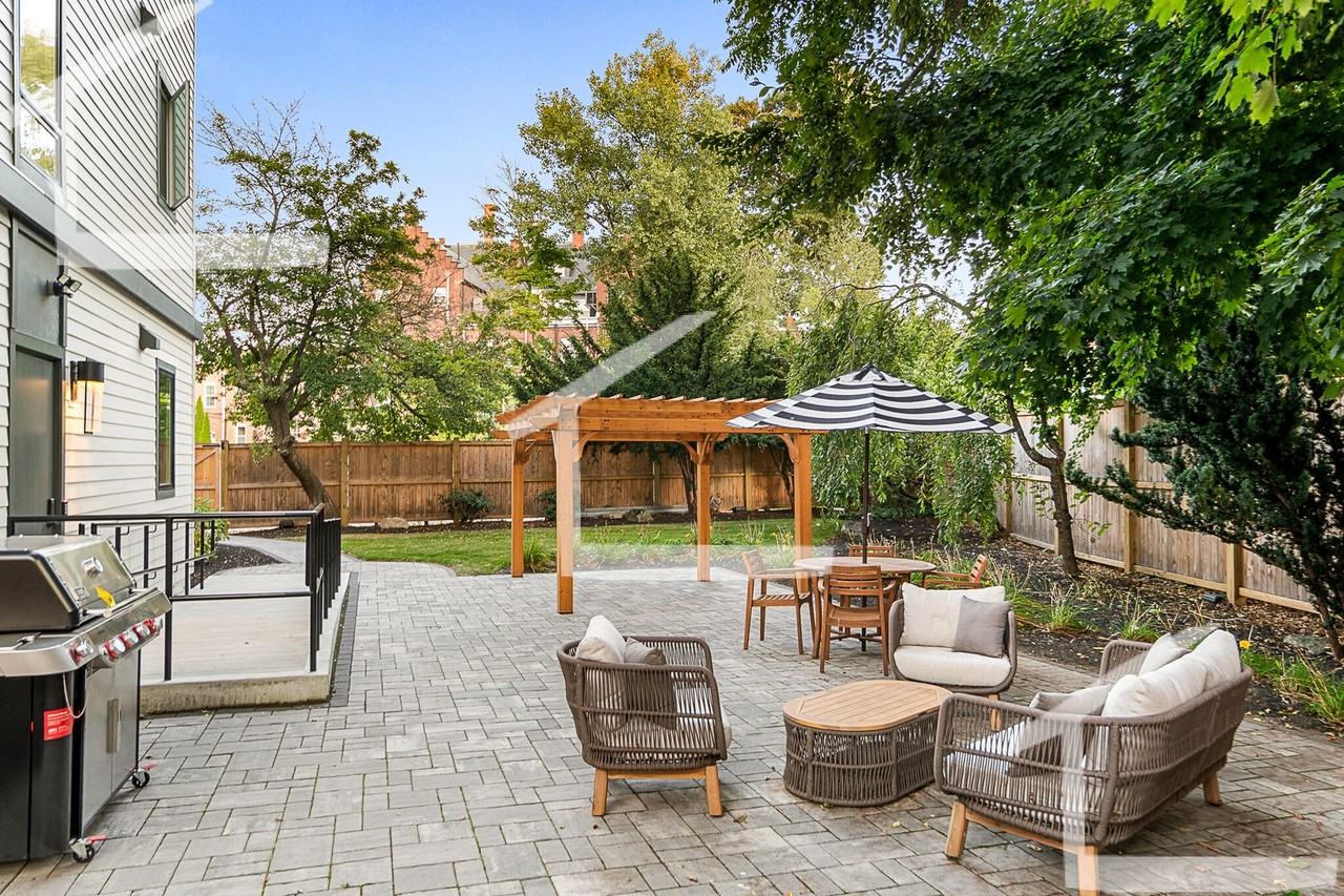 21 Kinmonth Rd - Photo 5 of 40