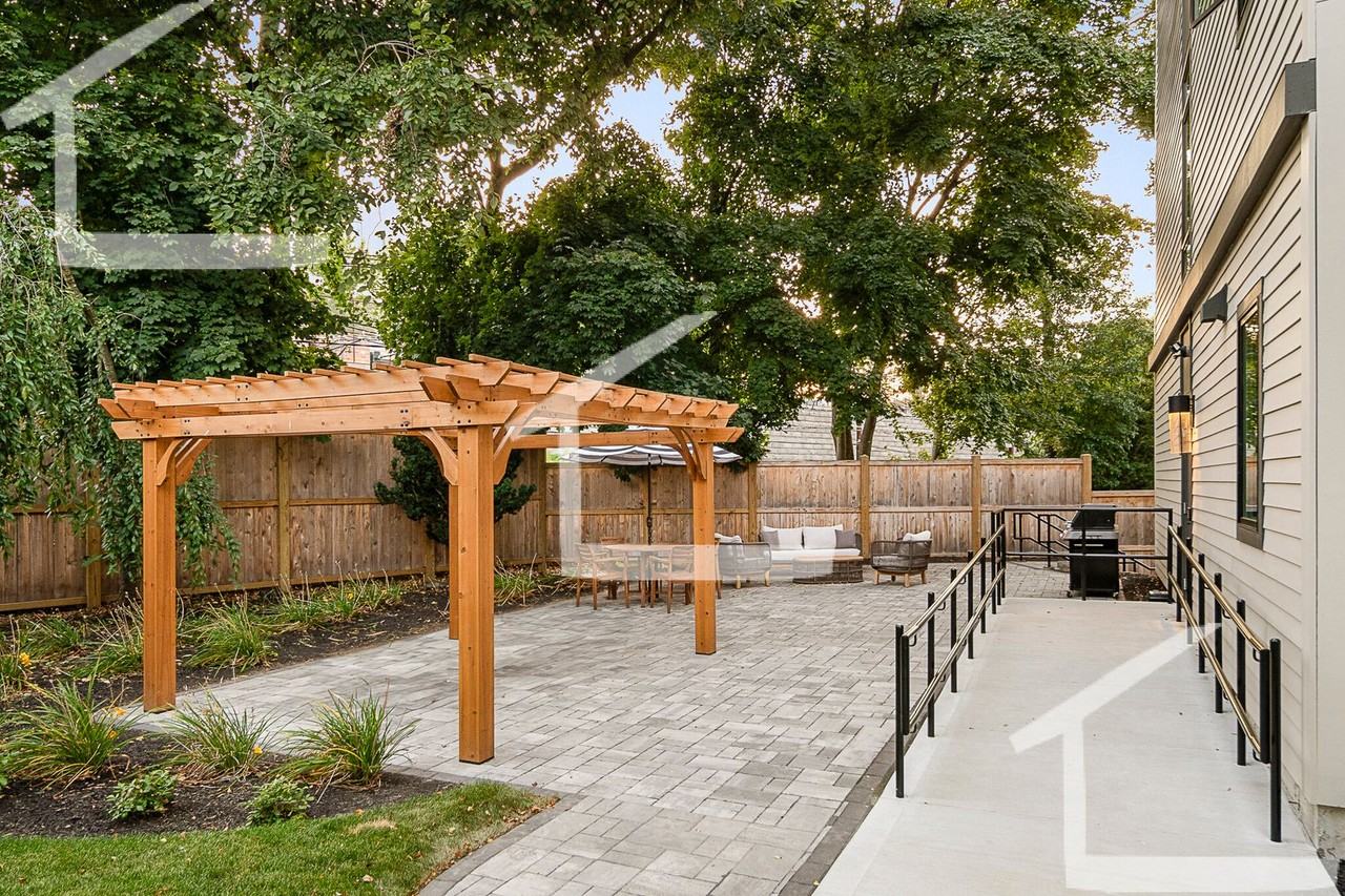 21 Kinmonth Rd - Photo 7 of 40