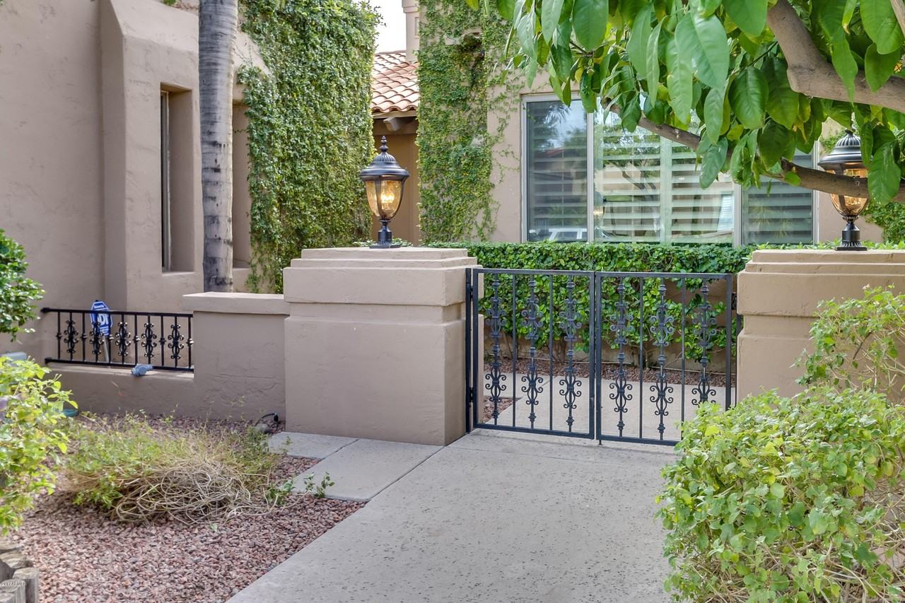 8711 E Paraiso Dr - Photo 3 of 35