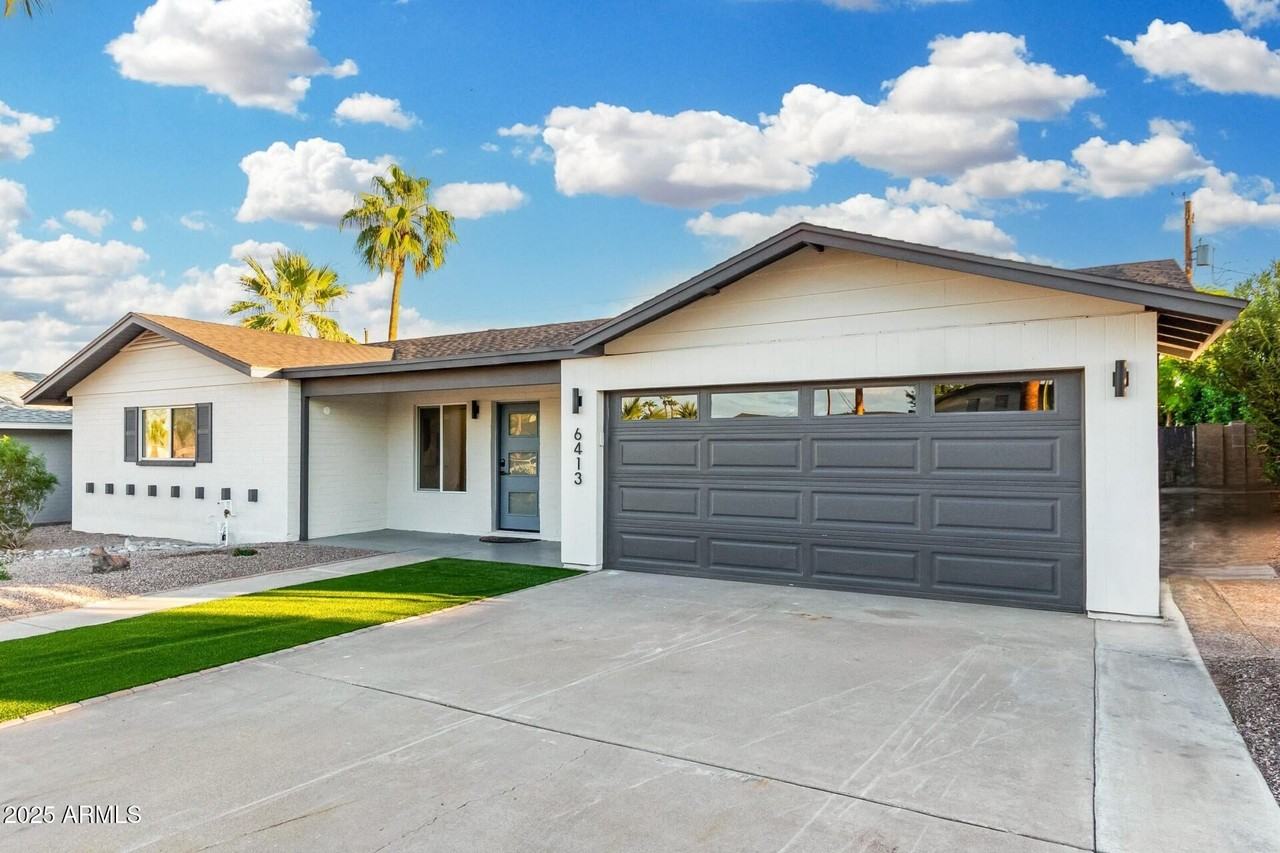 6413 E Holly St - Photo 3 of 24