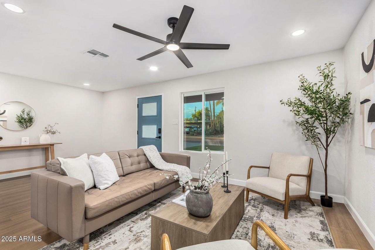 6413 E Holly St - Photo 4 of 24