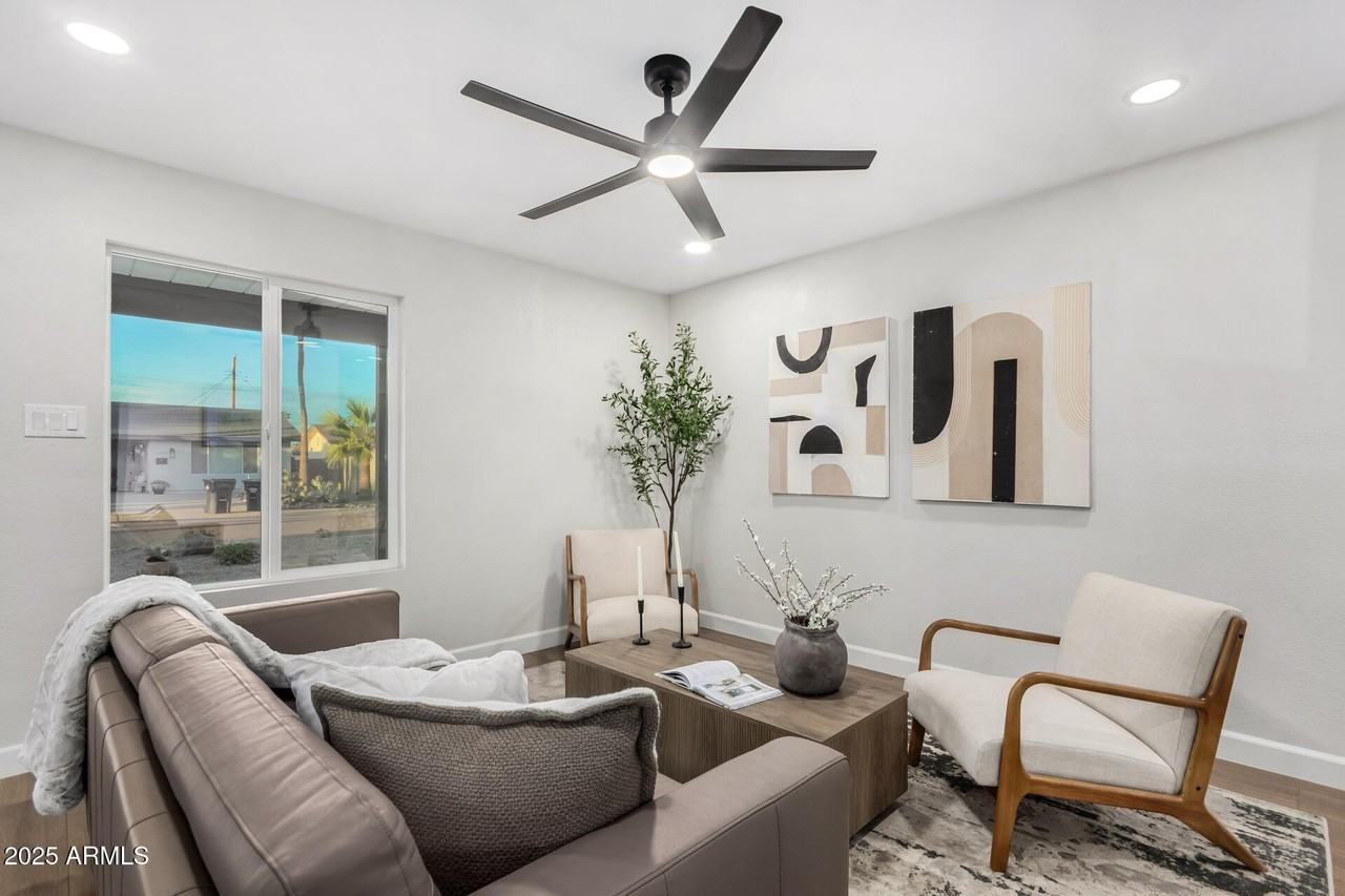 6413 E Holly St - Photo 5 of 24