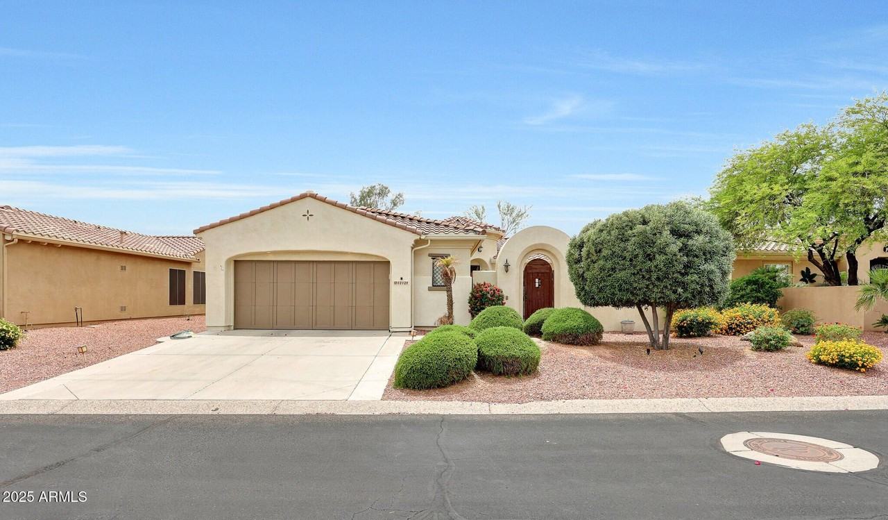 13129 W Junipero Dr - Photo 2 of 29