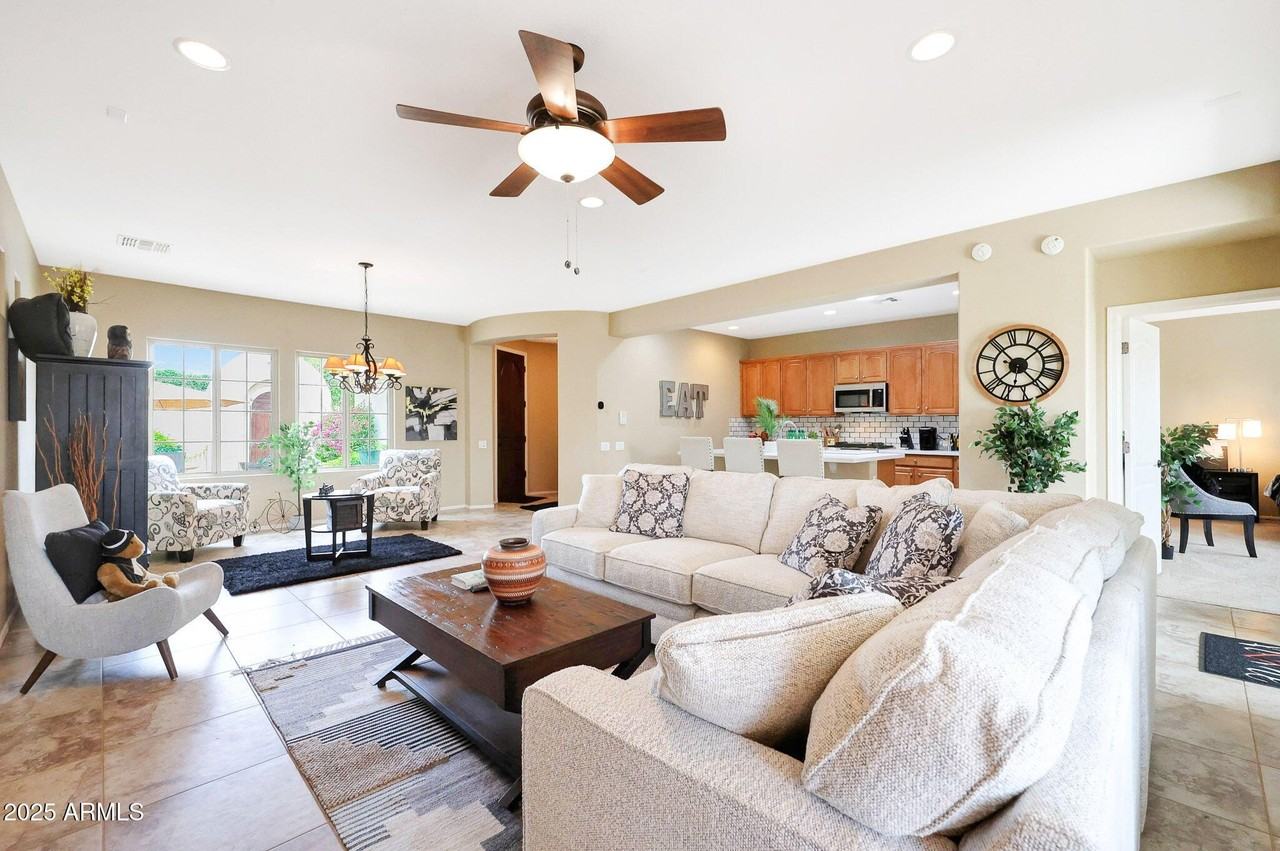 13129 W Junipero Dr - Photo 4 of 29