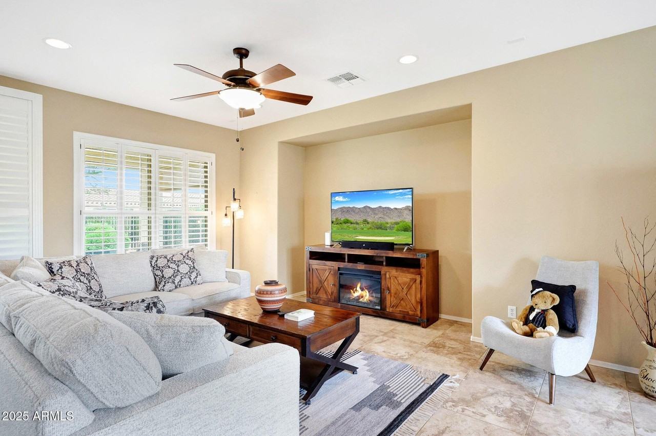 13129 W Junipero Dr - Photo 6 of 29