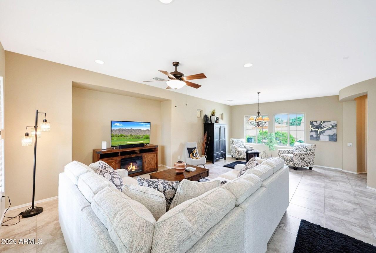 13129 W Junipero Dr - Photo 7 of 29