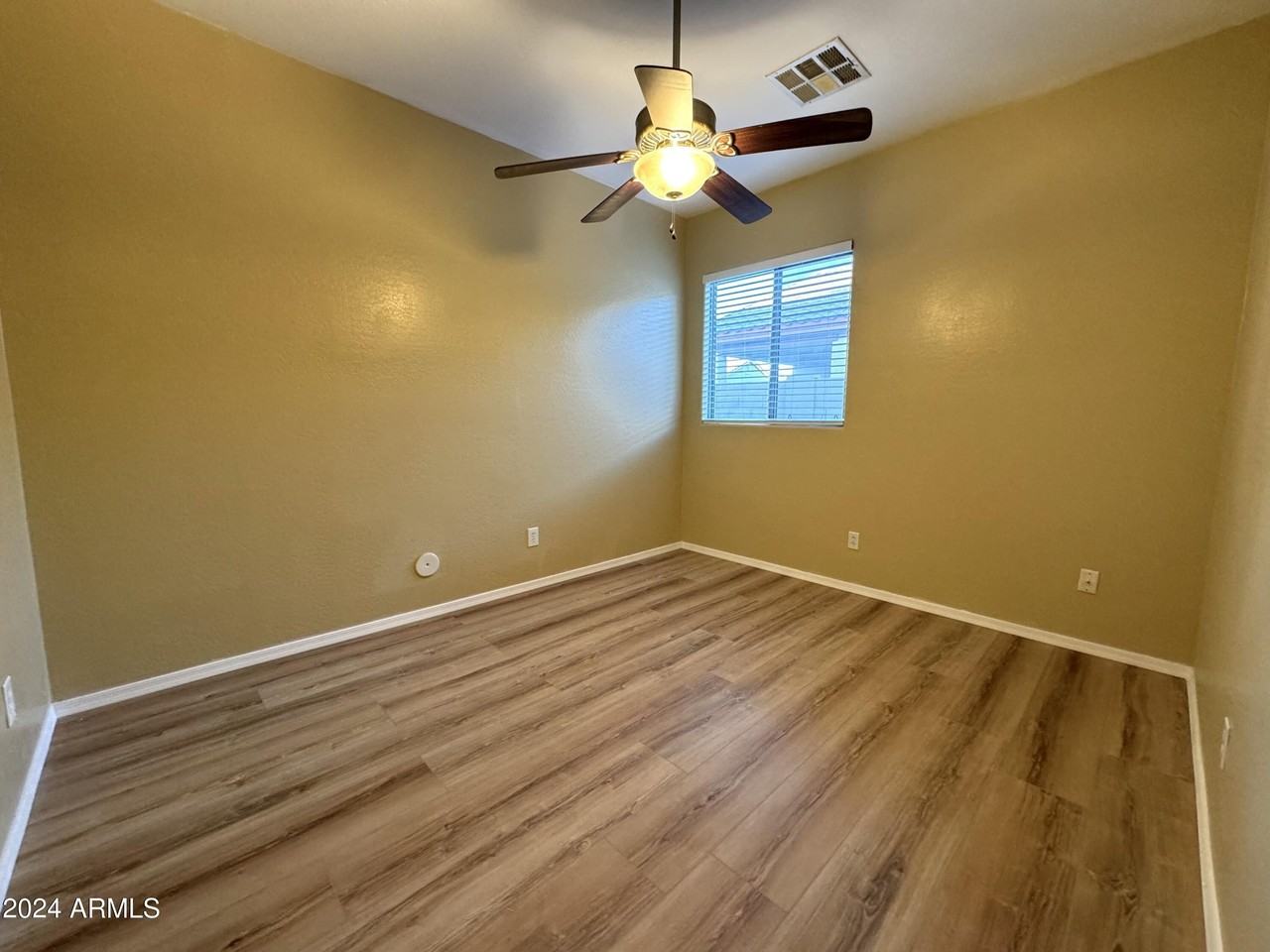 2524 W Fawn Dr - Photo 2 of 7