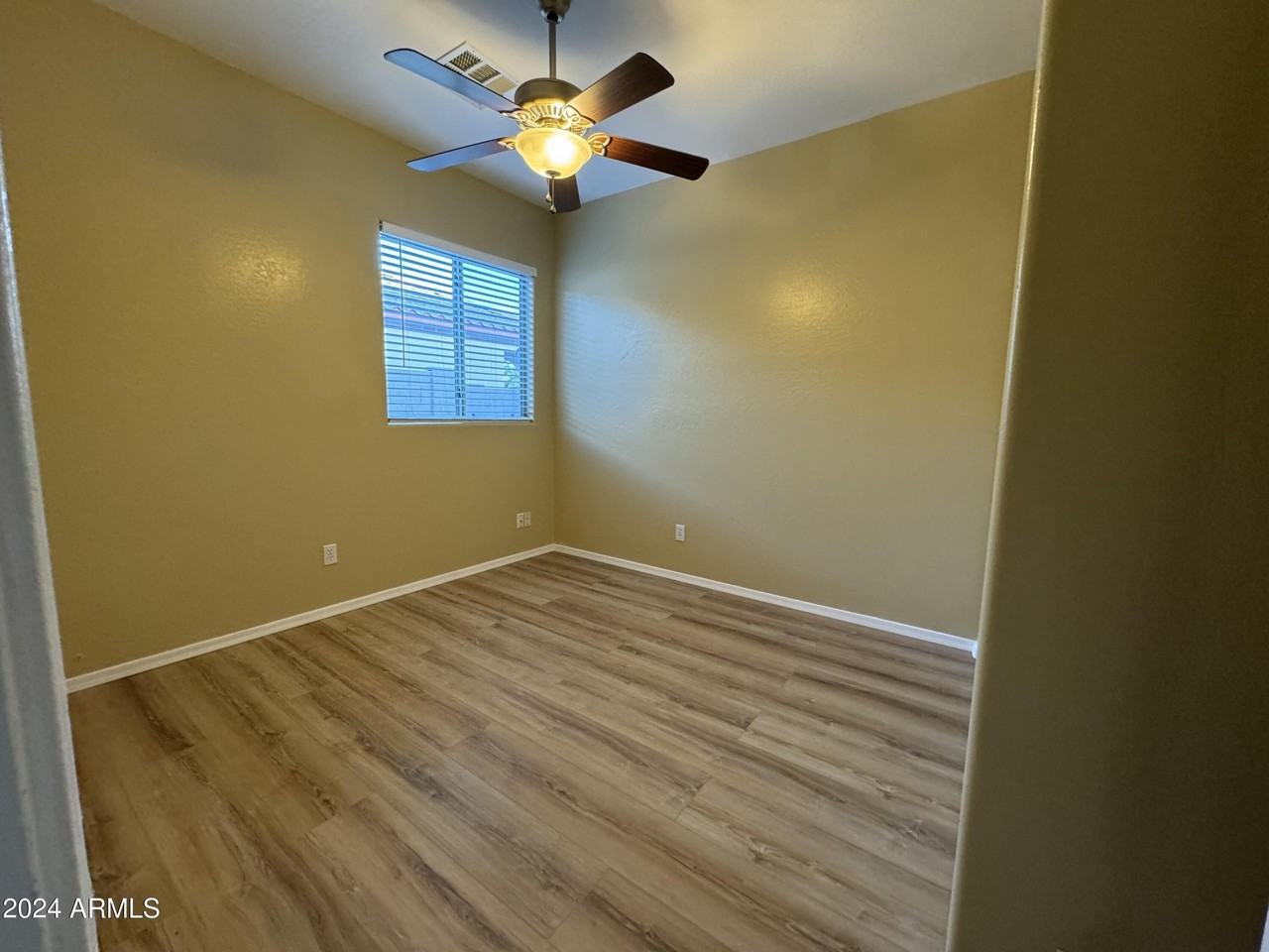 2524 W Fawn Dr - Photo 3 of 7