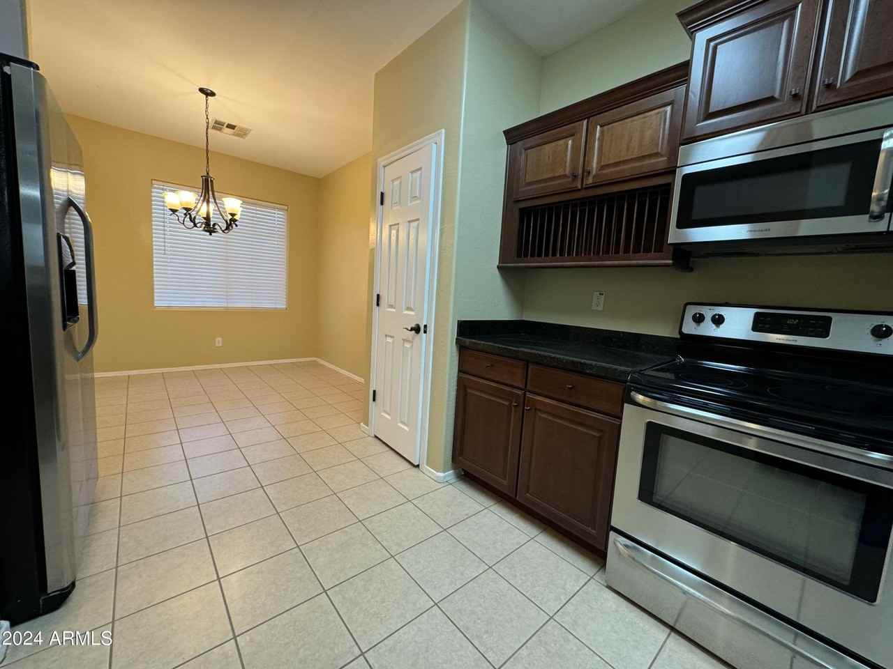 2524 W Fawn Dr - Photo 4 of 7