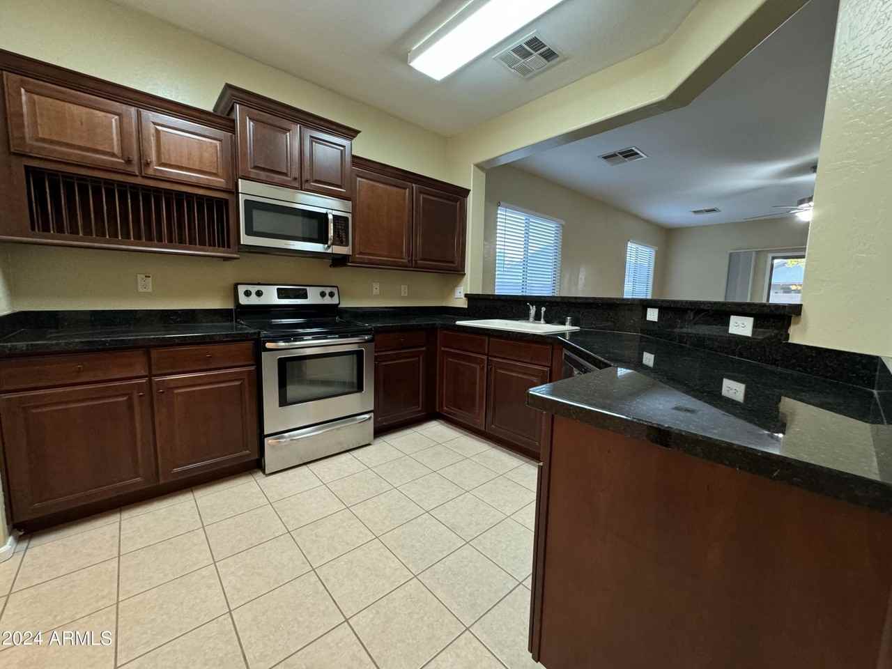 2524 W Fawn Dr - Photo 5 of 7