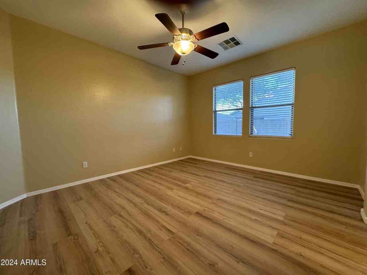 2524 W Fawn Dr - Photo 7 of 7