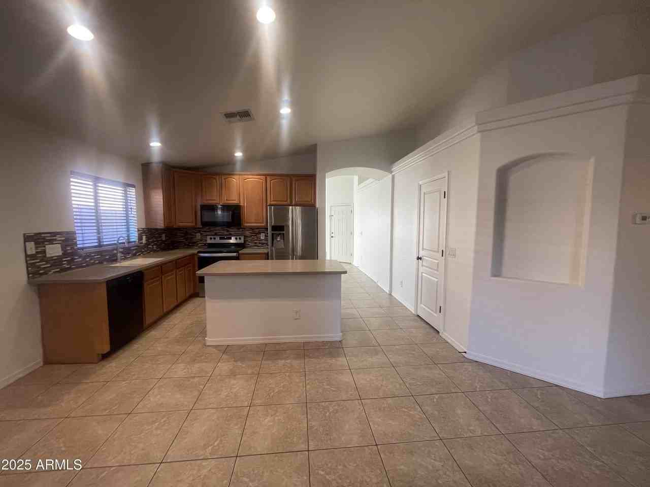 516 E Wolf Hollow Dr - Photo 3 of 19