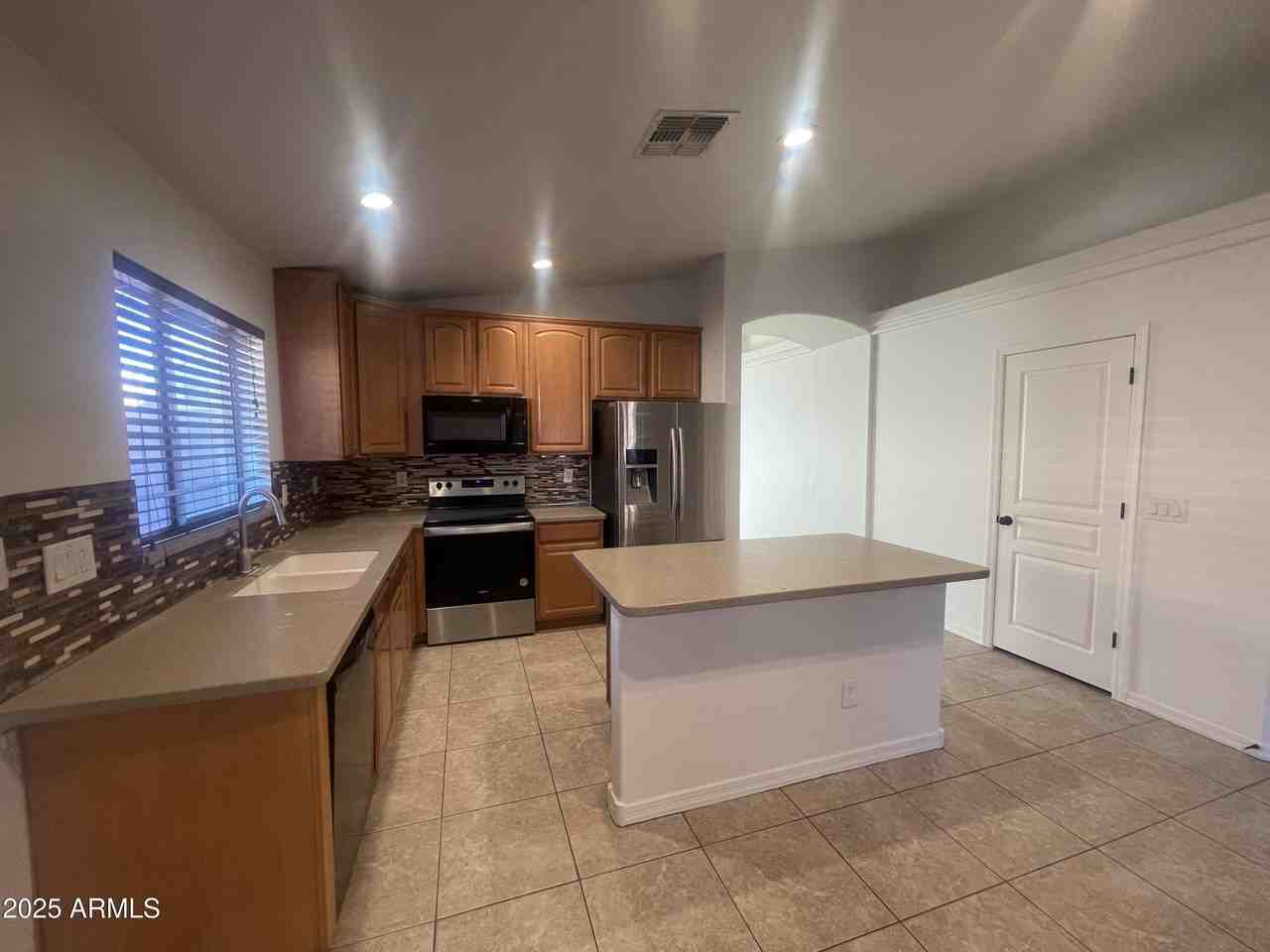 516 E Wolf Hollow Dr - Photo 4 of 19