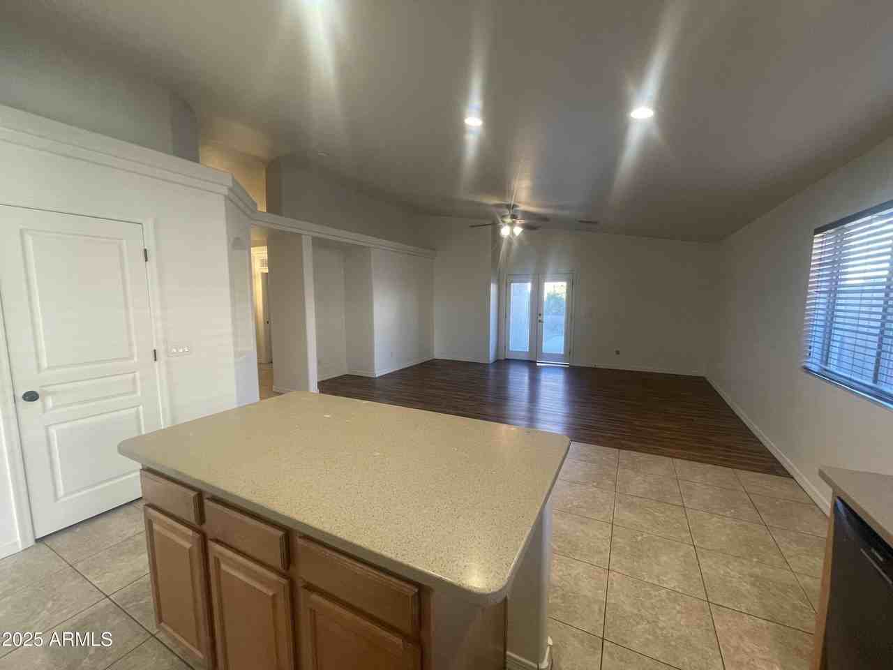 516 E Wolf Hollow Dr - Photo 5 of 19