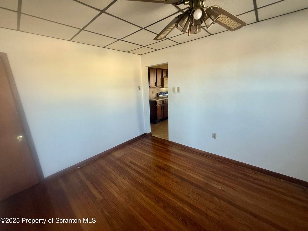 662 Simpston St #662 - Photo 6 of 8