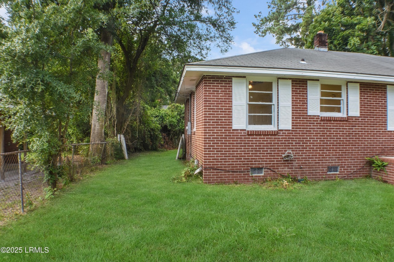 2912 3rd St - Photo 2 of 27