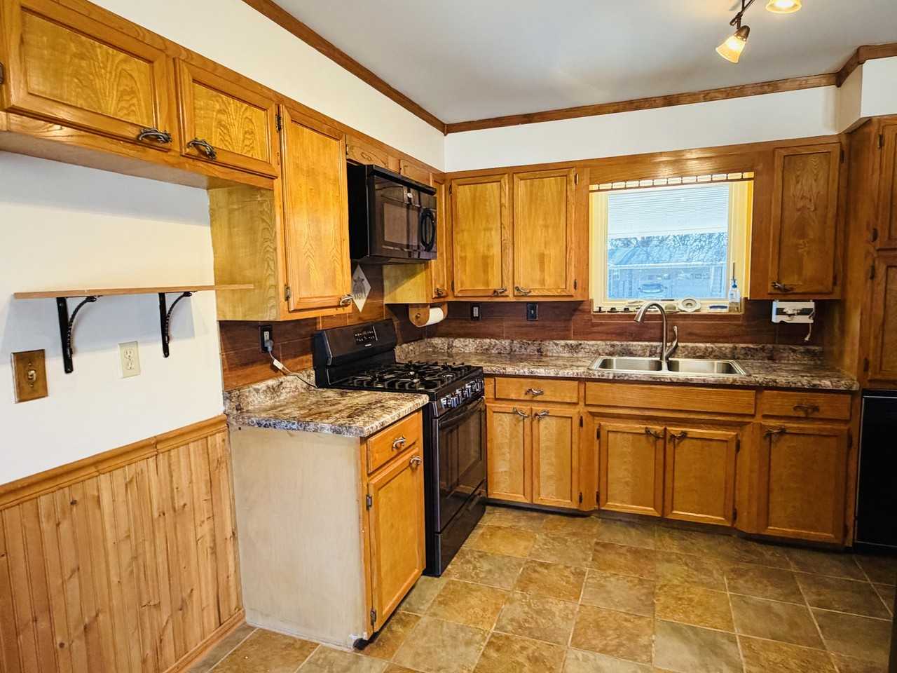 29 Glenda Dr #1 - Photo 4 of 10