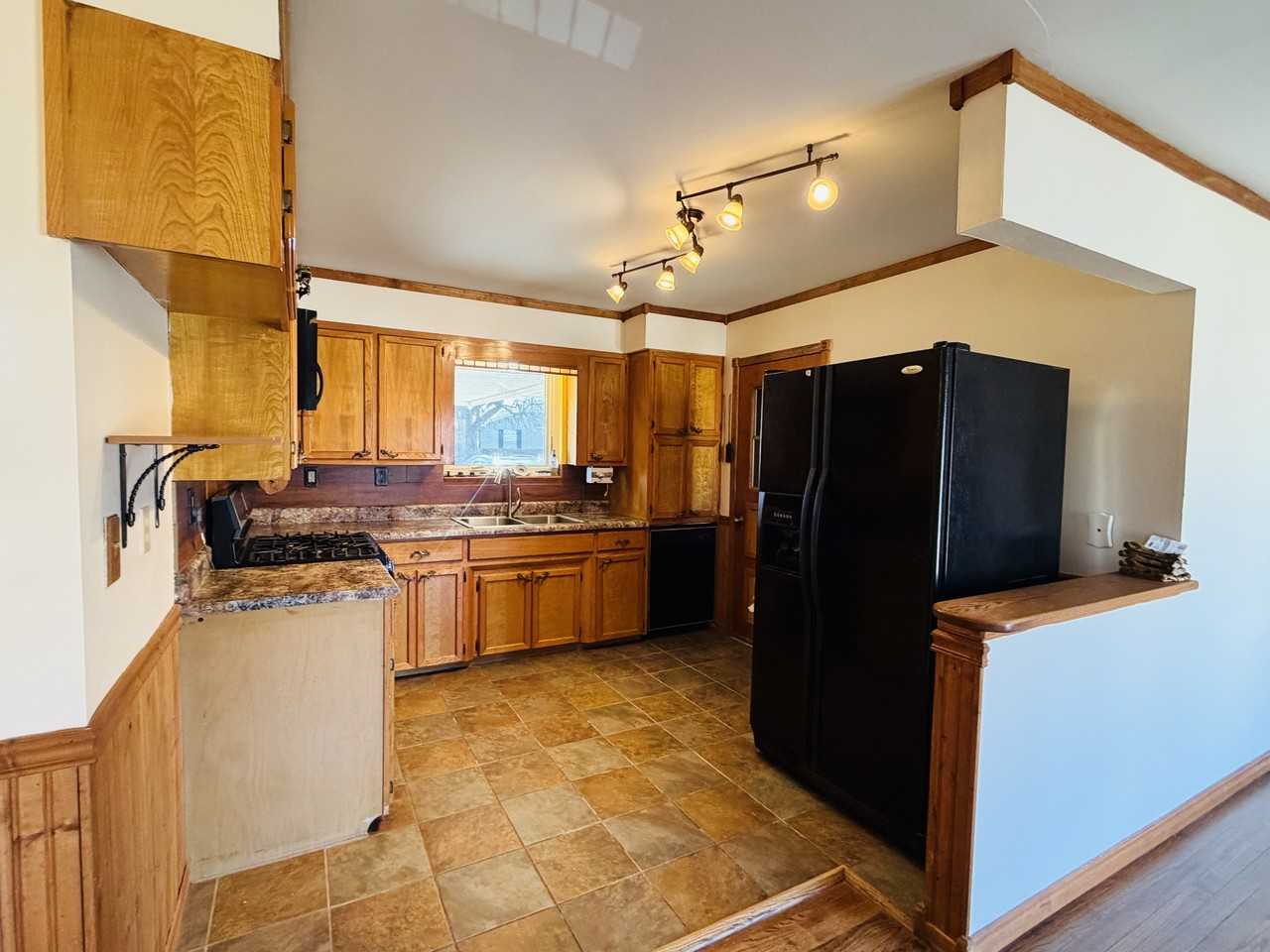 29 Glenda Dr #1 - Photo 5 of 10