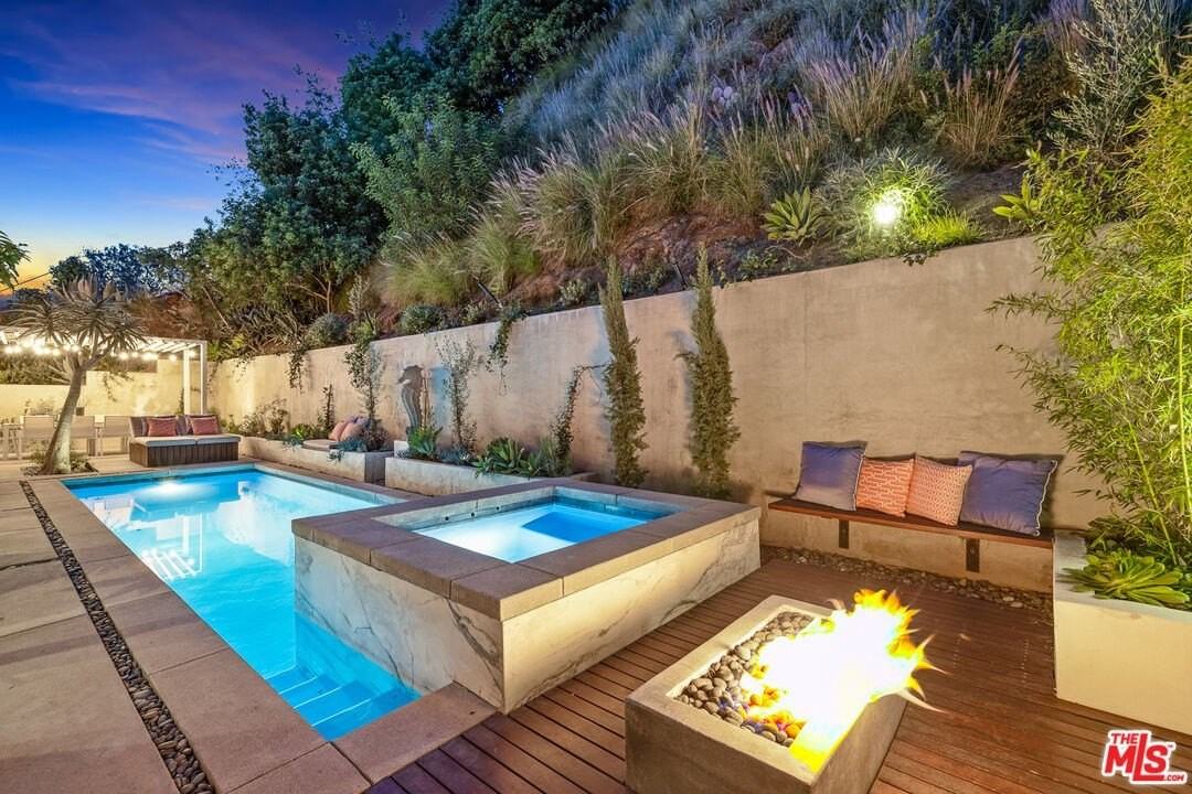 8737 St Ives Dr - Photo 2 of 31