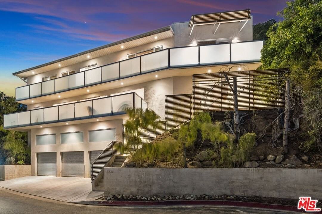 8737 St Ives Dr - Photo 3 of 31