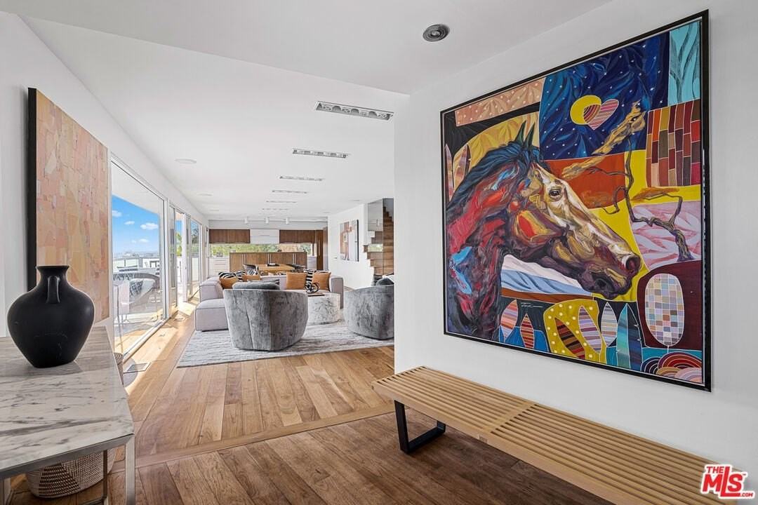 8737 St Ives Dr - Photo 4 of 31