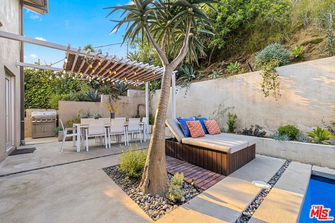 8737 St Ives Dr - Photo 6 of 31